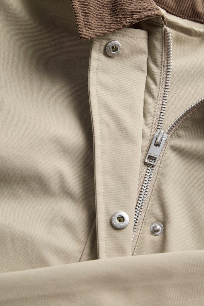 Short Worker Jacket in Beige
