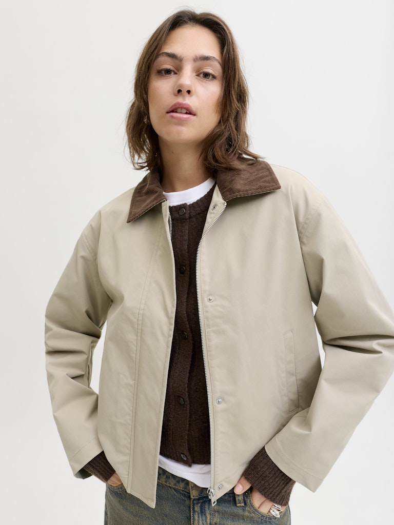 Short Worker Jacket in Beige