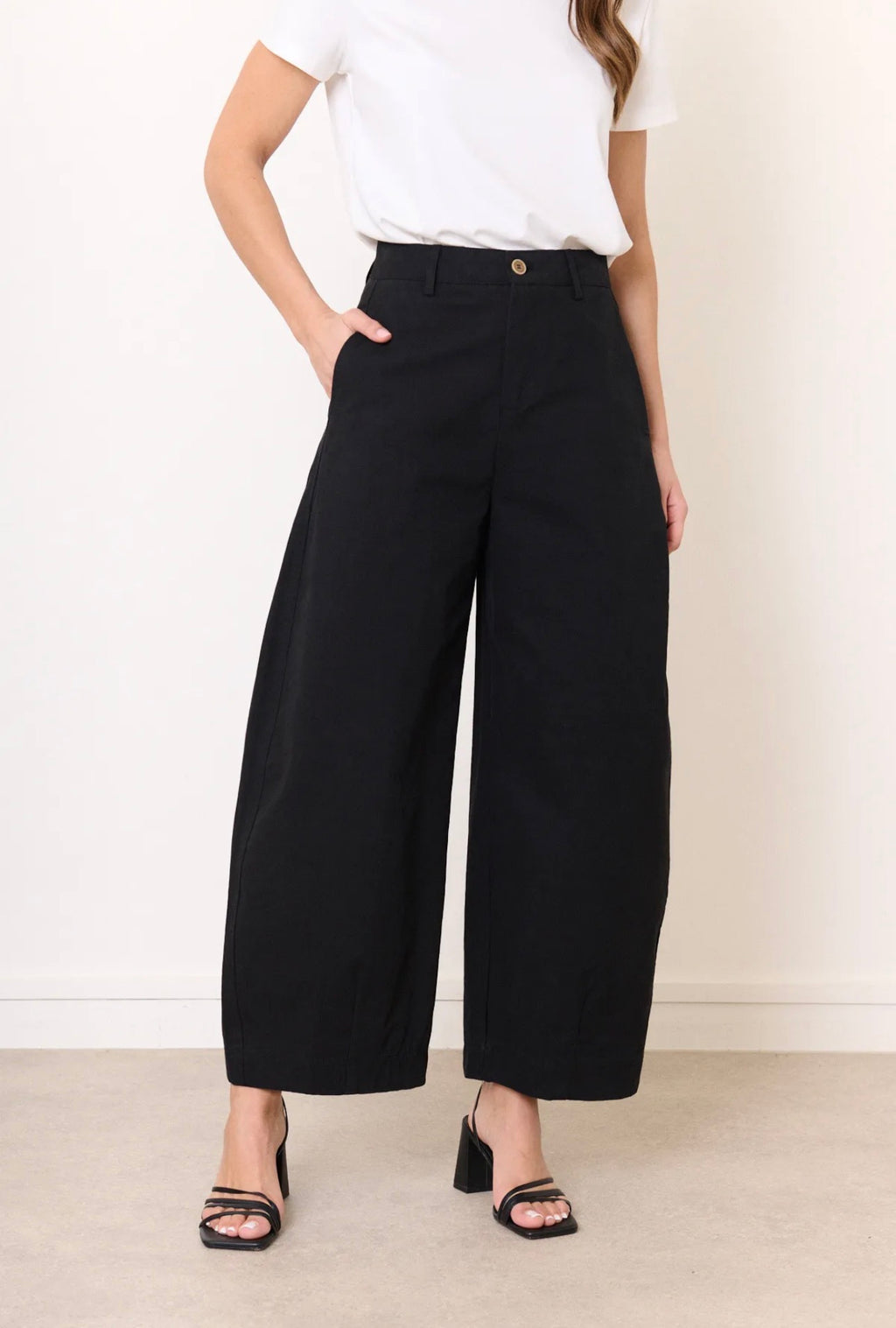Barrel Pants in Black