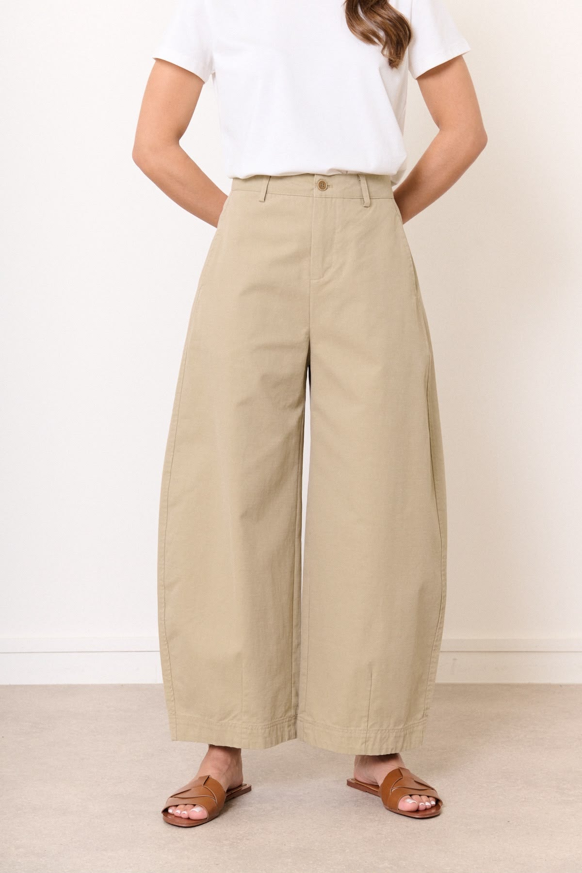 Barrel Pants in Tan
