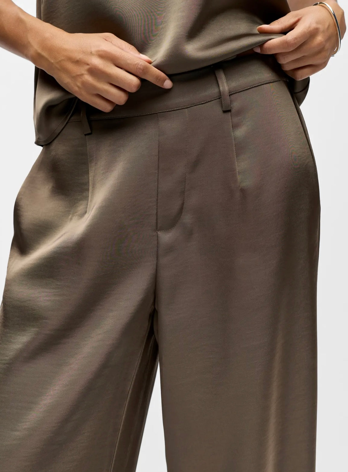 Lisa Satin Trouser in Greige