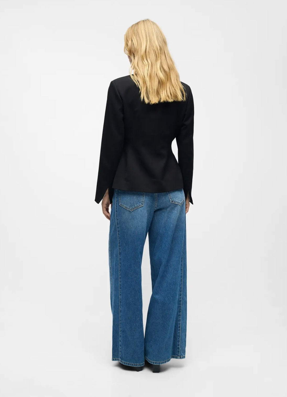 Maeve Fitted Blazer in Black