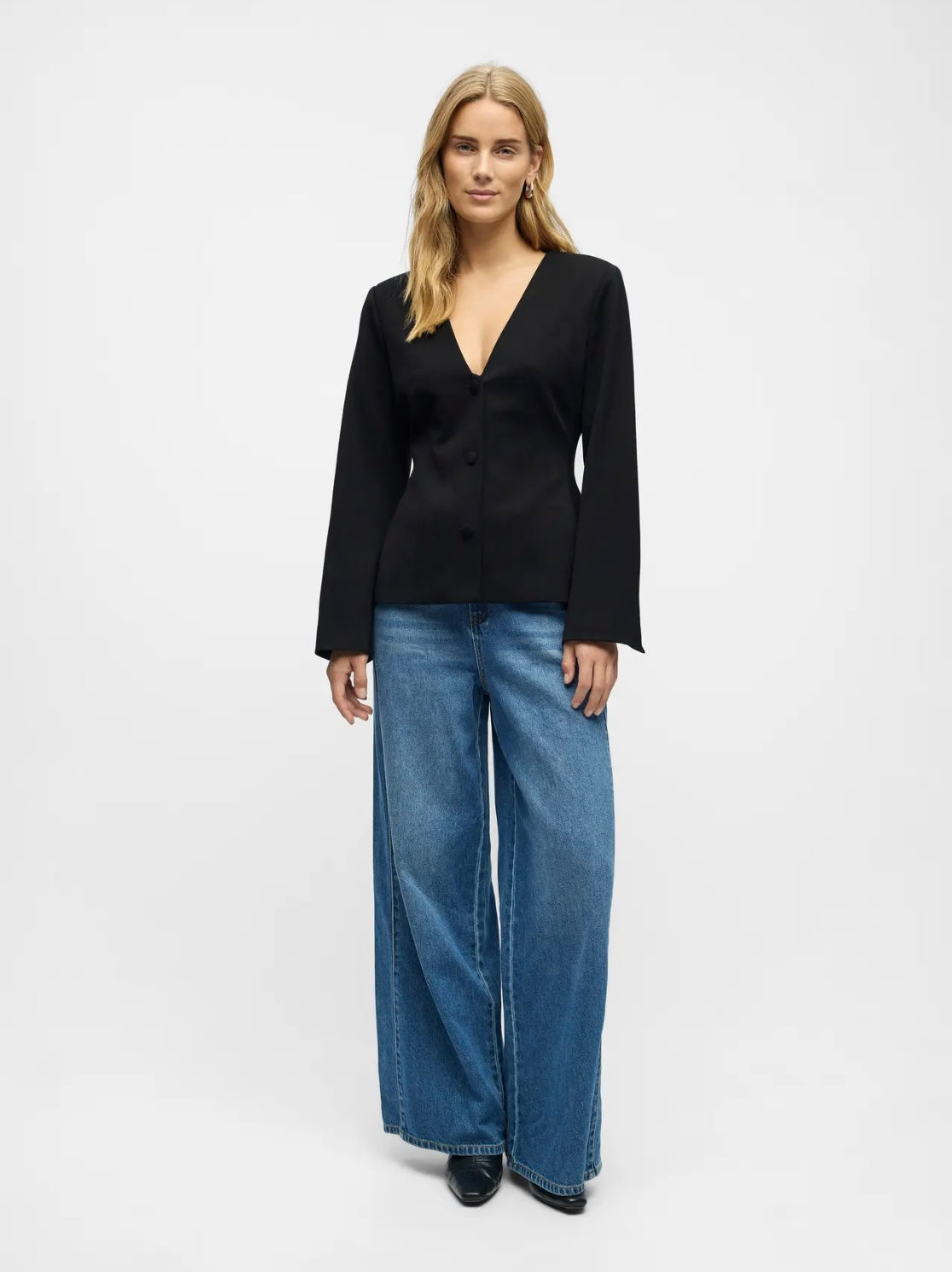 Maeve Fitted Blazer in Black