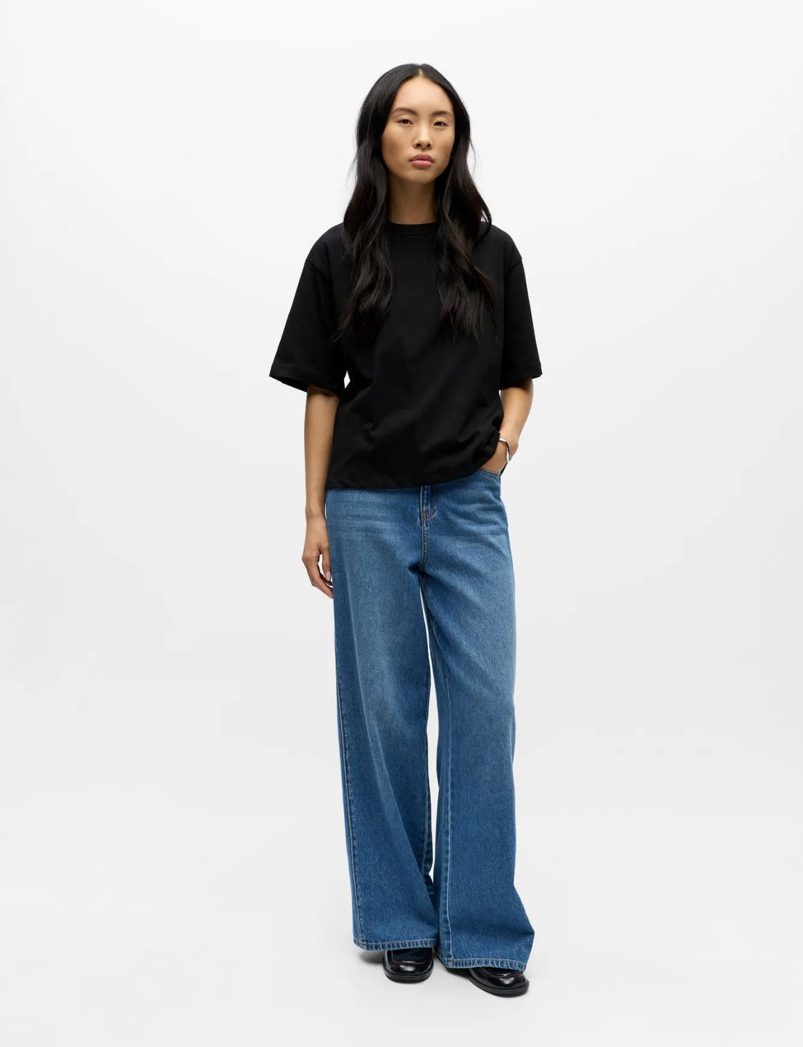 Dervla Dropped Shoulder T-Shirt in Black