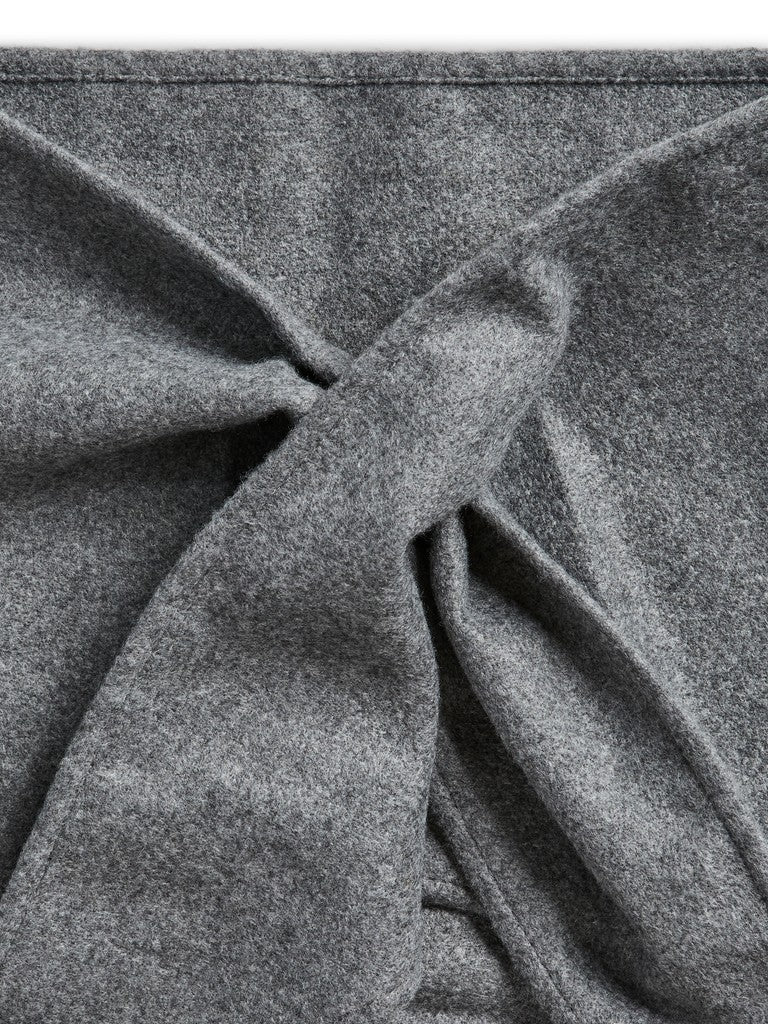 Pull-through Triangle Scarf in Grey Melange